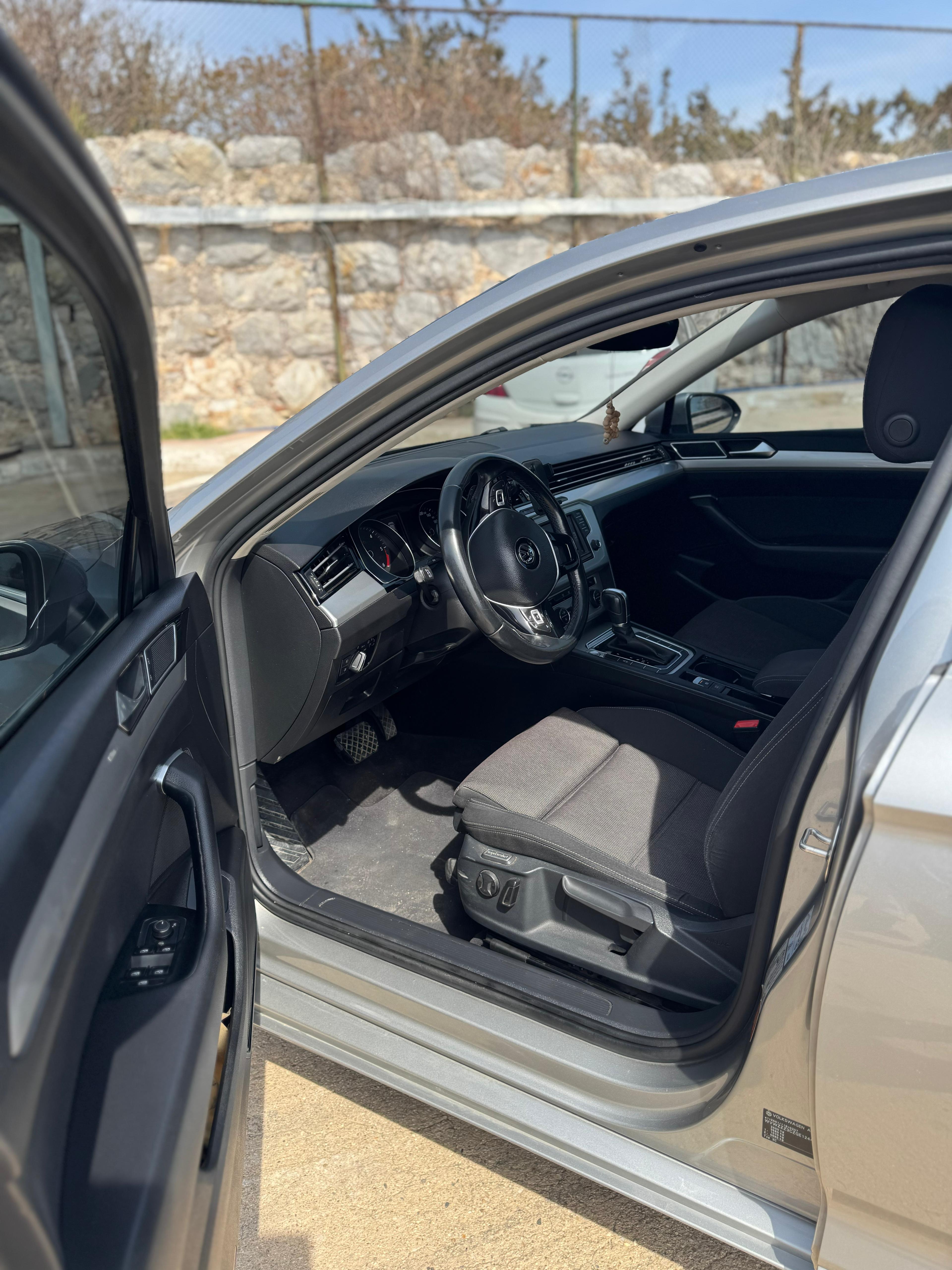 VOLKSWAGEN PASSAT 6
